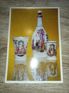PRESSFOTO 21 x 15 cm - Karafa a číšky z mléčného skla 1770 - 80 