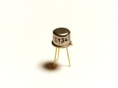 KSY34D - spínací tranzistor NPN pro průmyslové použití - NOS