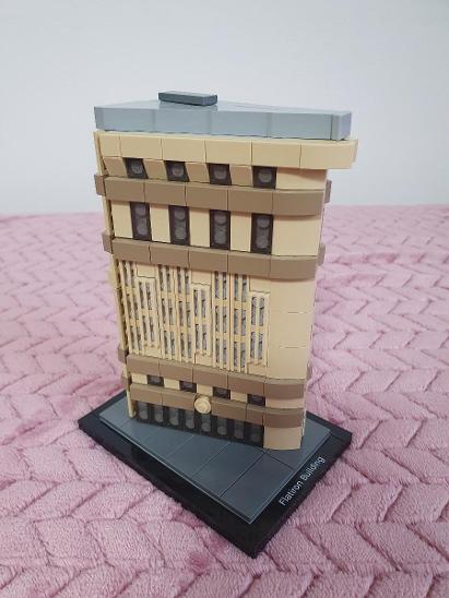 LEGO ARCHITECTURE FLATIRON BUILDING - BEZ KRABICE A NÁVODU