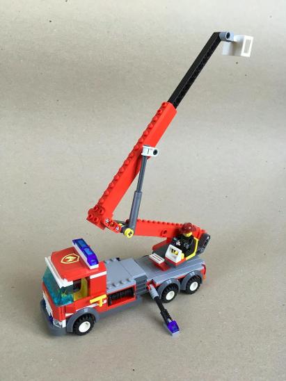 LEGO® City 7945, Hasičská stanice - požární vysokozdvižná plošina - LEGO