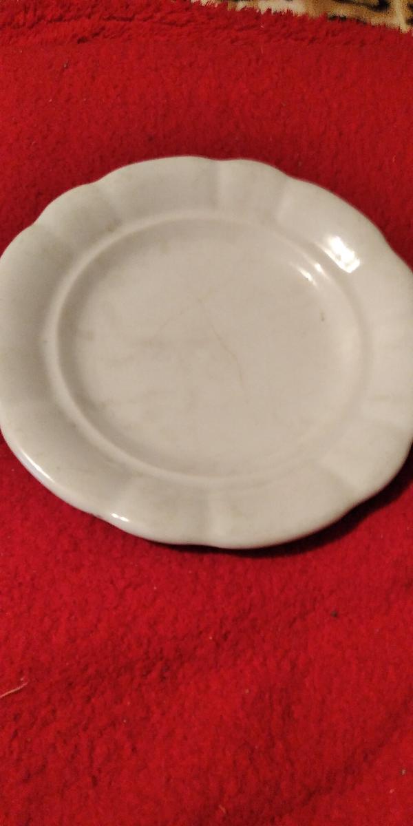 Silnostěnný talíř dezertní značený - Starožitné porcelánové talíře