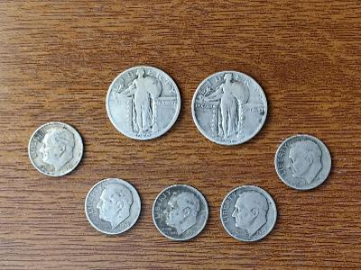 Sedm stříbrných starých amerických mincí