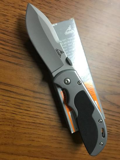 Zavírací kapesní nůž GERBER   - Lovecké nože