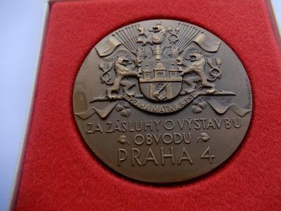 AE Medaile Za zásluhy o výstavbu Prahy, sign., 68 mm. etue