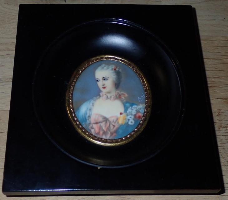 Exkluzivní miniatura - portrét dámy šlechtičny, na slonovině