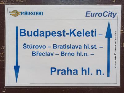 Směrová cedule MÁV - EC (Budapest - Praha hl.n.)