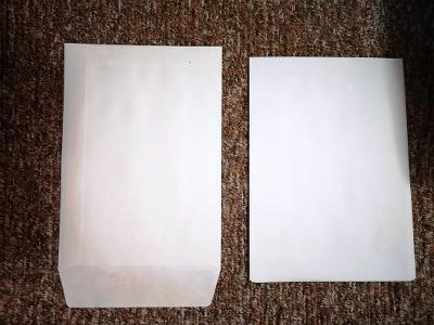 (095) obálky bílé formát B5 18x25cm,  samolep. proužek