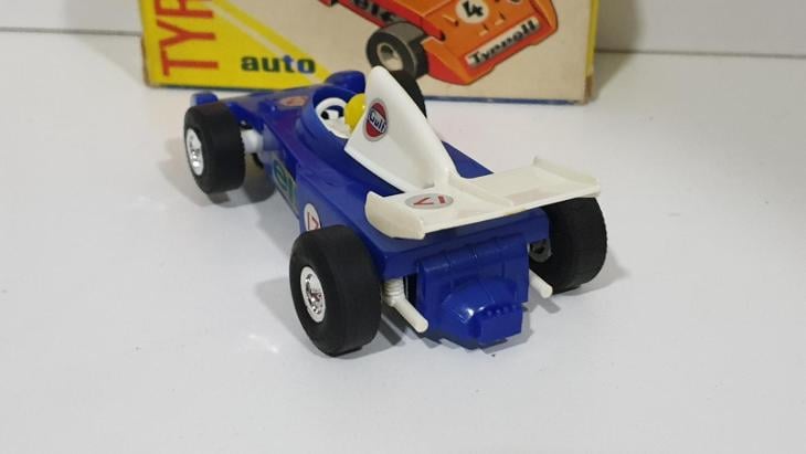 ITES - staré autíčko na autodráhu - Tyrrell - TOP  - Starožitné hračky
