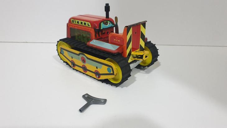 KDN - Stará hračka - PASAK - Mechanický traktor - Starožitné hračky
