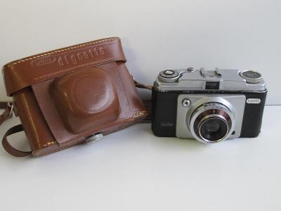 Starý fotoaparát - DACORA DIGNETTE v koženém pouzdře