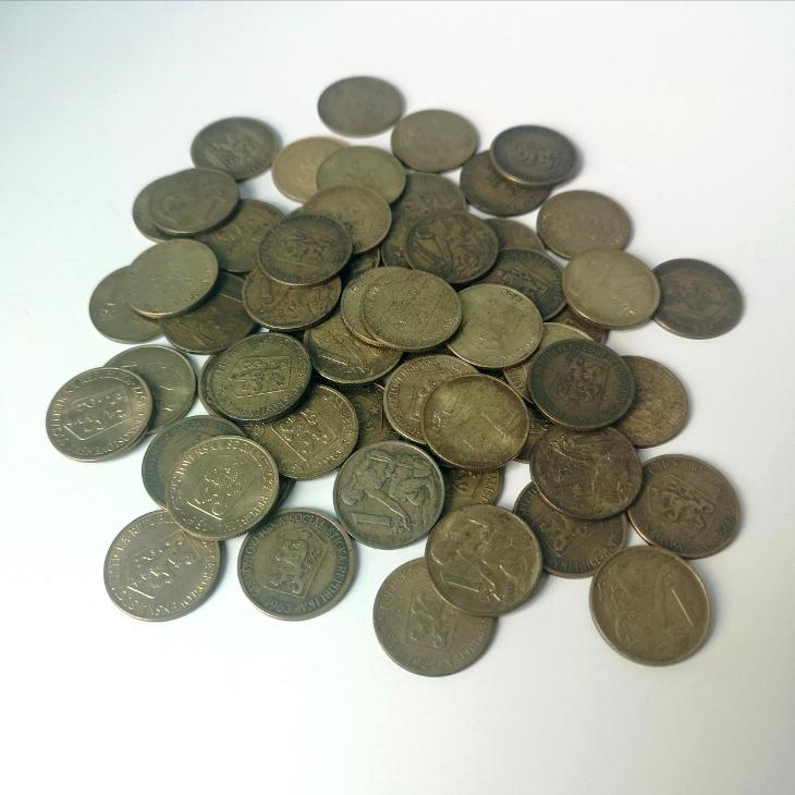 Soubor 63 mincí 1Kčs se státním znakem ČSSR /ražby z let 1962-90