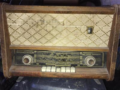 Staré radio Tesla 525A 