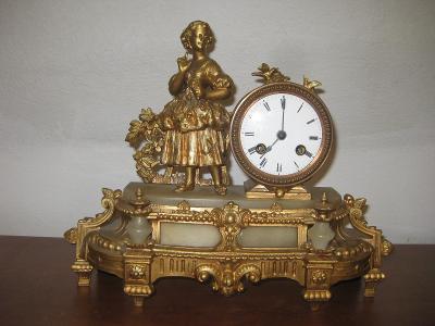Staré Francouzské figurální hodiny s alabastrem