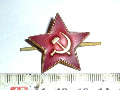 Vojenský  odznak  .. SSSR  Ruský  ČEPICOVÝ  Odznak  HVĚZDA Srp +Kladiv