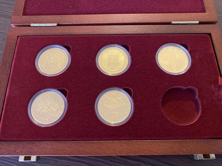 Mimořádné ražby ke 100. výročí Proof+BK a jako bonus Jan Hus Proof - Zlaté mince a dukáty - numismatika