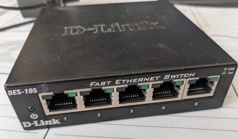 Fast Ethernet Switch D-Link DES-105, C2, 5portový - Komponenty pro PC