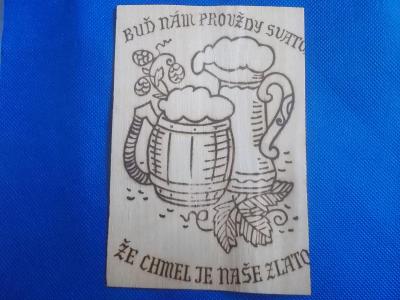 Dřevěná pohlednice dýha Pivo chmel reklama korbel říkanka 