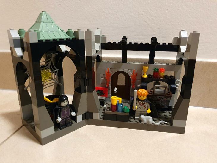 Lego Harry Potter 4705, Třída profesora Snapea - LEGO