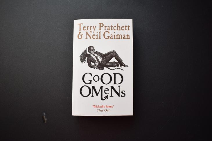 Good Omens (Dobrá znamení) EN - Terry Pratchett a Neil Gaiman  - Knižní sci-fi / fantasy