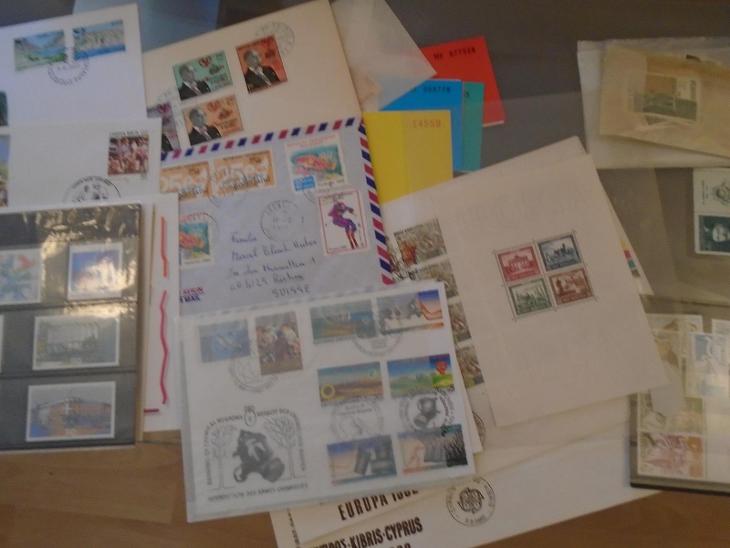 Celý svět - krásná sbírka Rakouska ve 4 albech + další známky a dopisy - Filatelistické sbírky