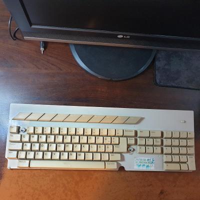 Atari ST klávesnica - chýbajú 2 klávesy / netestovaná