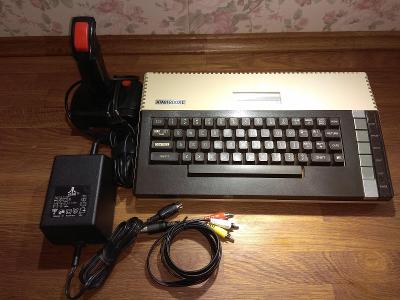 Atari 800xl zdrojem  kabel joystik funkční