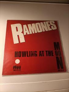 Ramones-Howling At The Moon/Smash You/Street Fighting Man 1985
