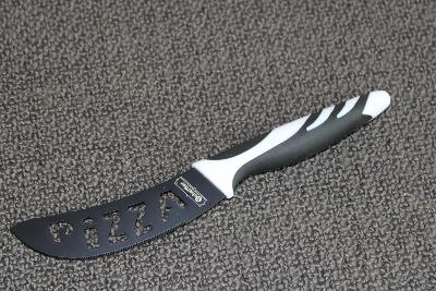 D. Kuchyňský nůž 21 cm  nepoužitý