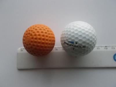 Golfový míček Pinnacle 1 a oranžový 