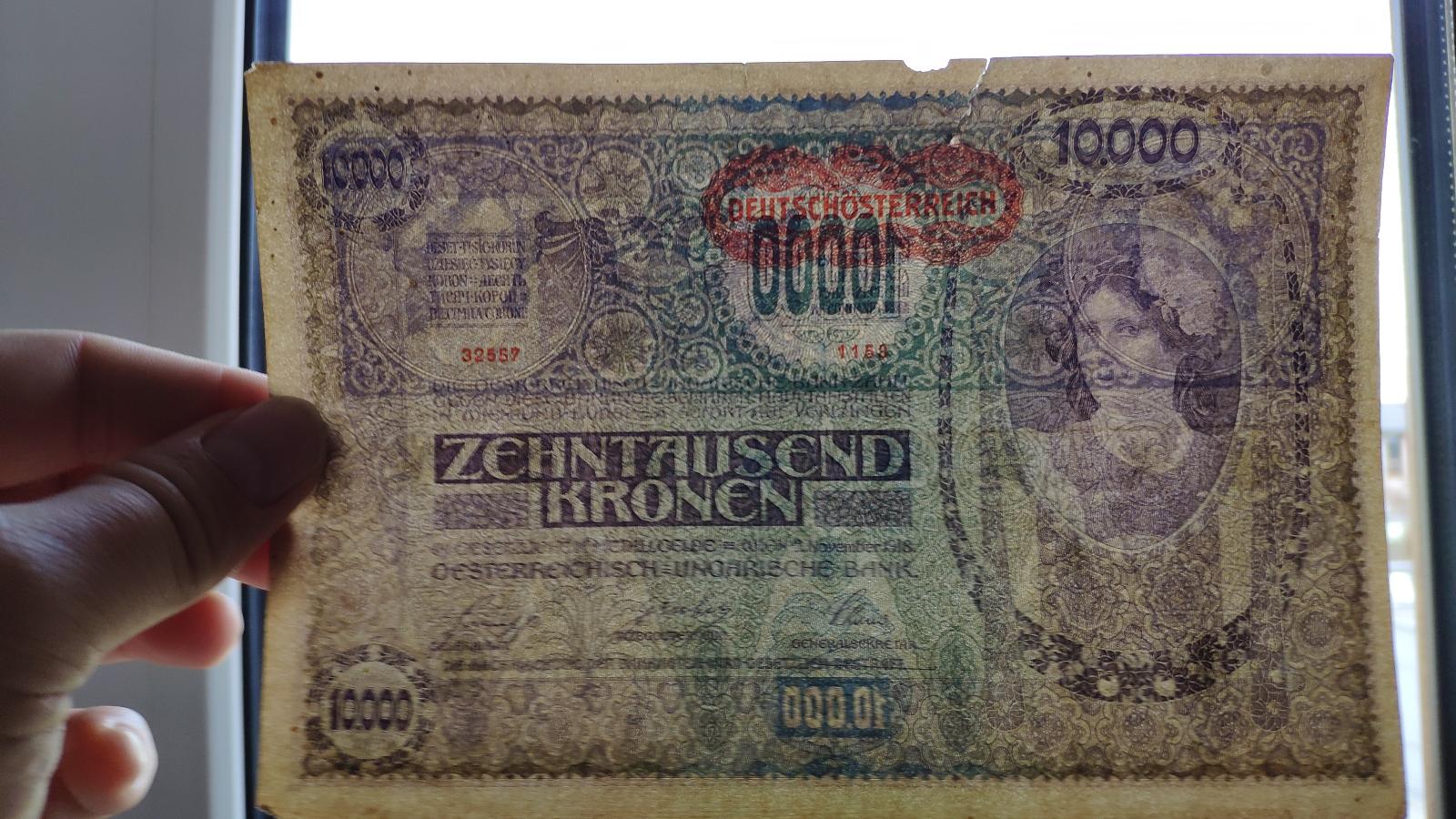 3x 10000 Korun 1918, Bez přehybu, poškozené okraje  - Sběratelství