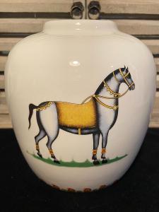 Krásná váza s motivem koně