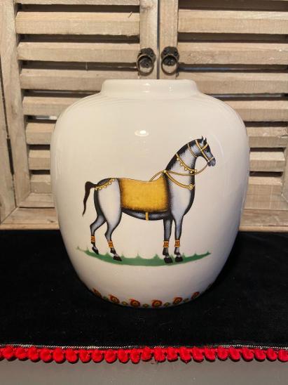 Krásná váza s motivem koně - Porcelán