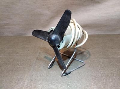 Starý funkční a bezpečný stolní ventilátor 