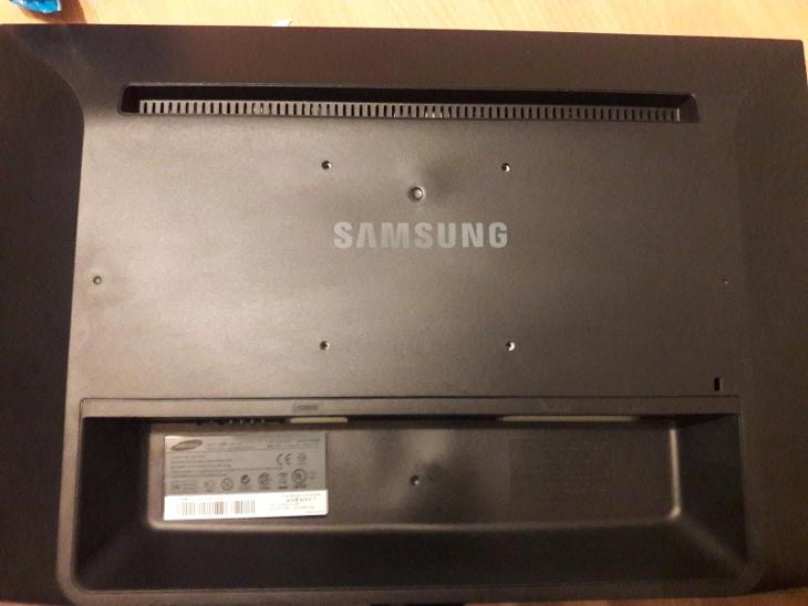 Samsung SyncMaster 2253LW - LCD monitor 22" - Monitory k PC