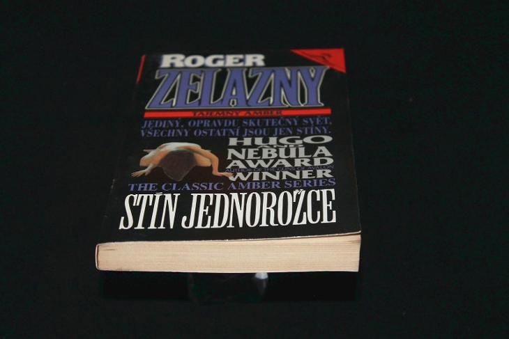 Stín jednorožce - Roger Zelazny (a1) - Knižní sci-fi / fantasy