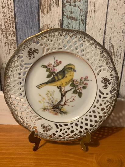 Prořezávané talíře s motivem ptáčků, značené - 2 kusy