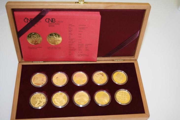 Zlaté mince cyklus Hrady, 10 ks v kvalitě PROOF