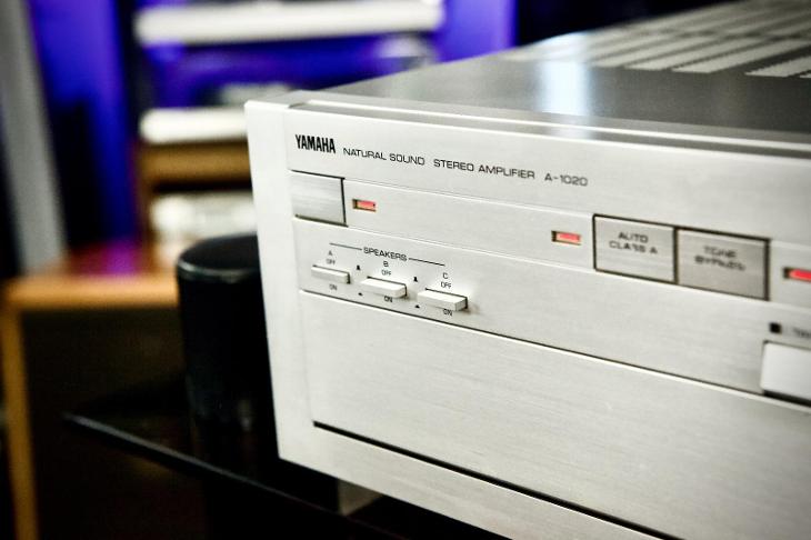 ♫♪♫ YAMAHA A-1020 (r.1985) nejvyšší model. Krabice, manuál. - TV, audio, video