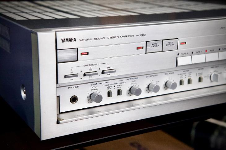 ♫♪♫ YAMAHA A-1020 (r.1985) nejvyšší model. Krabice, manuál. - TV, audio, video