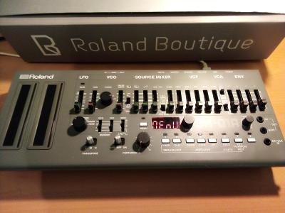 Prodám syntezátor Roland SH-01a