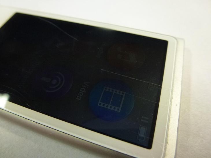 Apple iPod Nano / 16GB (Silver) - 7. generace (Z12372)