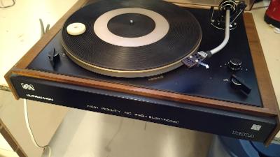 gramofon TESLA NC 440