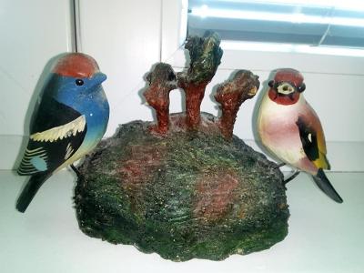 Starožitná dřevěná dekorace ptáčci