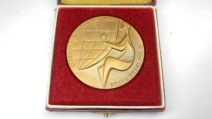 Pamětní medaile Maturant 1980 Střední ekonomická škola Praha Resslova8 - Medaile