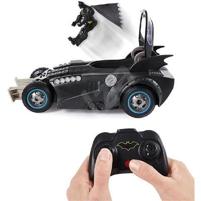 Nefunkční a pouze pro podnikatele: RC Batmobil s figurkou a katapultem