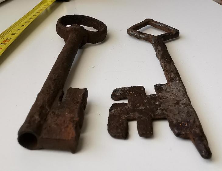 Original gotické klíče - Starožitné předměty z kovů
