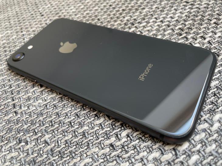 APPLE iPhone 8 64gb BLACK 100%FUNKČNÍ 98++%VZHLED jen telefon OD1KČ