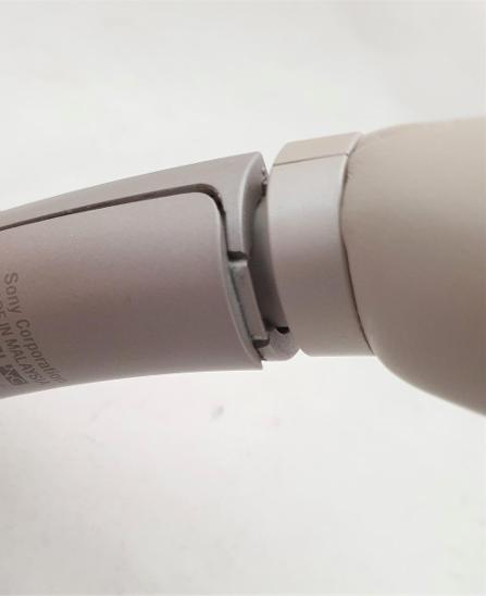Bezdrátová sluchátka Sony Hi-Res WH-1000XM3, platinově stříbrná 2018 - Sluchátka, mikrofony