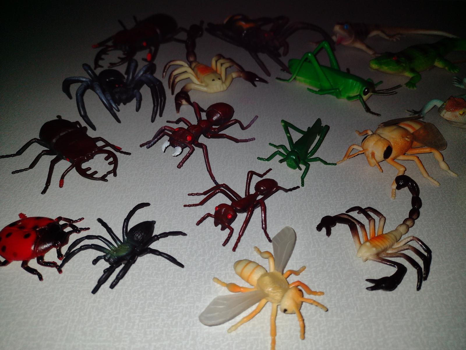Realistické figurky hmyzu, členovců a plazů  - Děti