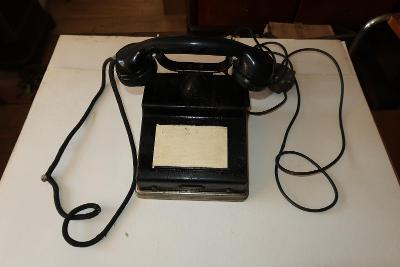 Hodně starý funkční telefon na kličku